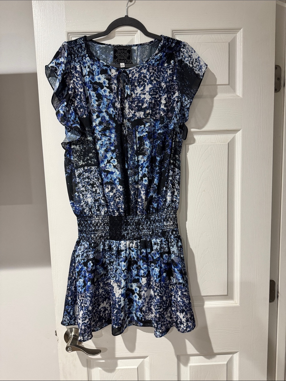 Jonny was Women's Blue Floral Smocked Waist Top size l